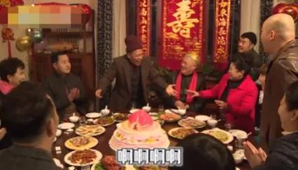 穿到民国吃瓜看戏祭典,品瓜赏戏,见证祭典风云